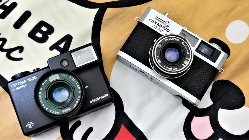 Agfa Optima 1535 side by side with Olympus 35RC