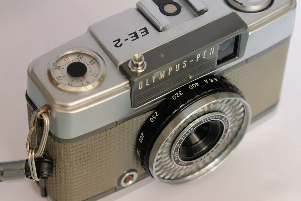 Olympus PEN EE2 isometric view
