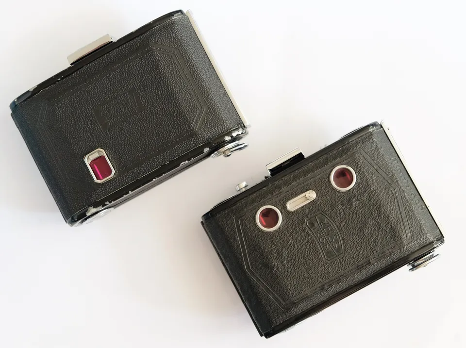 Left: Semi Leotax. Right: Ikonta 520