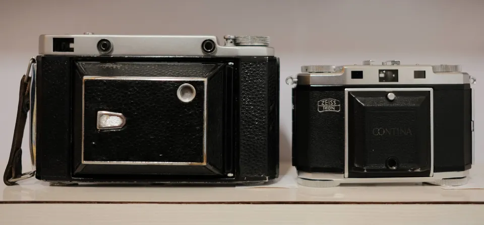 Front view of the camera next to a Moskva-5