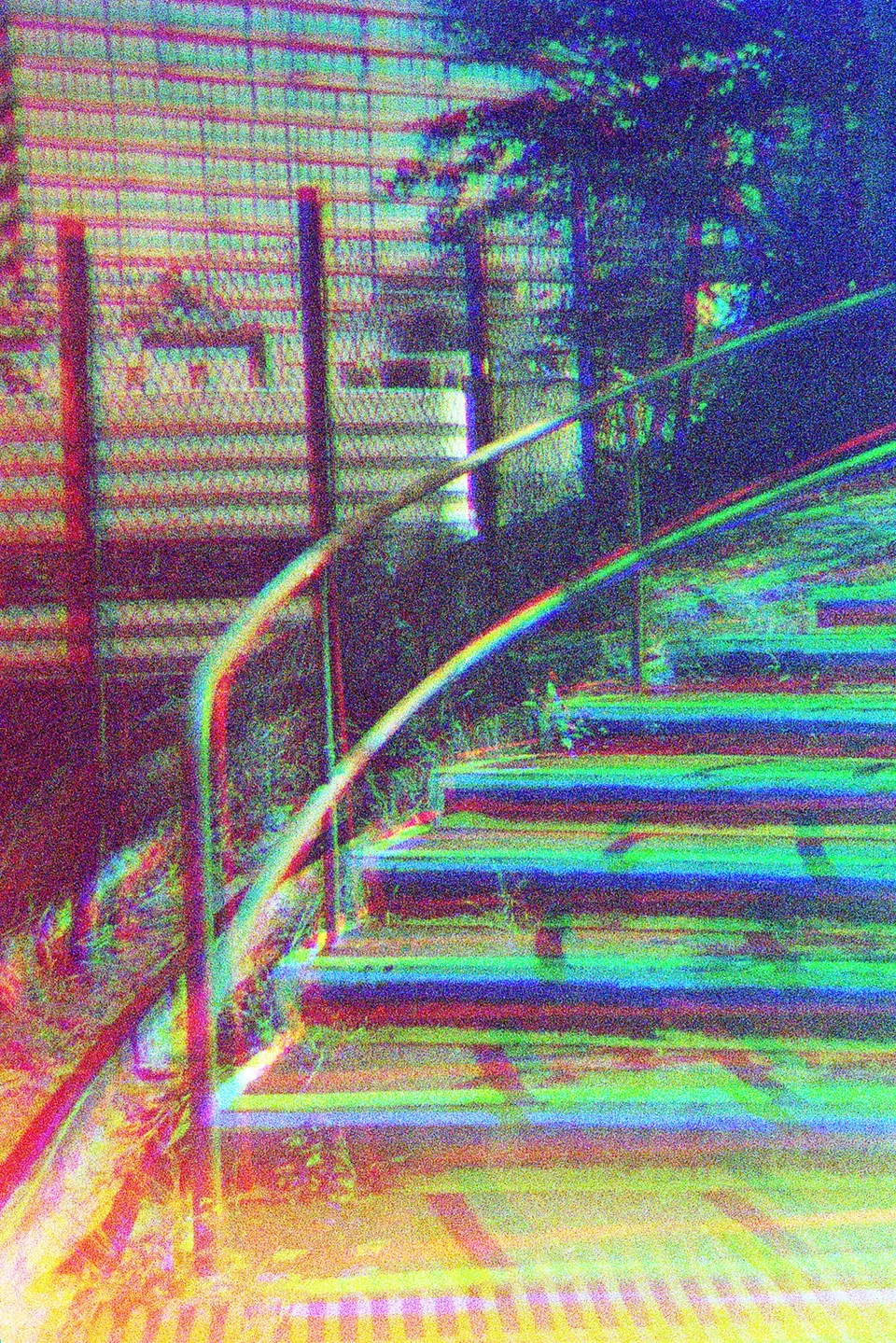 Vibrant color fringing around moving objects