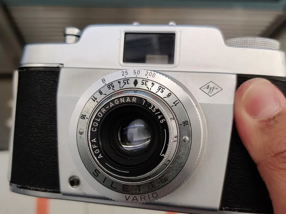 Me holding the Silette Vario