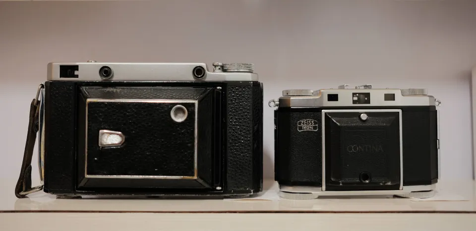 Moskva-5 and Contina II placed side by side