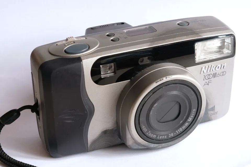 Nikon Zoom 600 AF side view