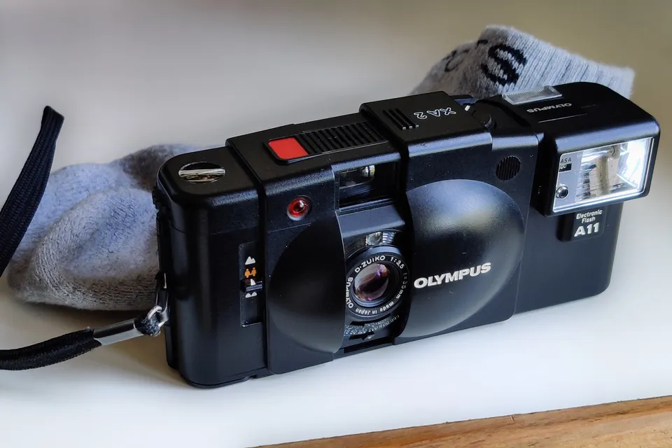 Olympus XA2 and A11 flash